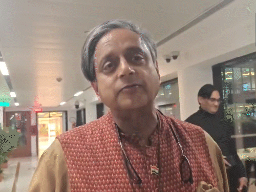 शशि थरूर ने प्रधानमंत्री योजना पर सवाल उठाए:कहा- 2021 के बाद केरल को फंड नहीं मिला; स्कूलों की छतें टपक रहीं, इमारतें जर्जर हुईं