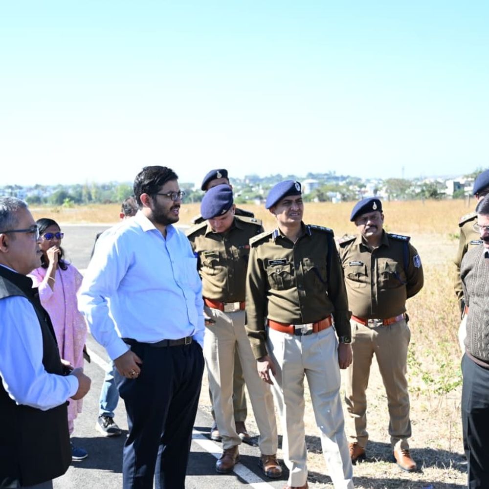 मुख्यमंत्री डॉ. मोहन यादव के धार दौरे की तैयारियां तेज:कलेक्टर-एसपी ने हेलीपेड और कार्यक्रम स्थल का किया निरीक्षण