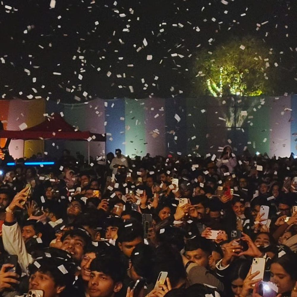 लखनऊ में संस्कृति कला का सजा मंच:रेपर्टवा फेस्टिवल के दूसरे दिन झूमे दर्शक, DJ बीट पर हेडफोन लगाकर थिरके युवा