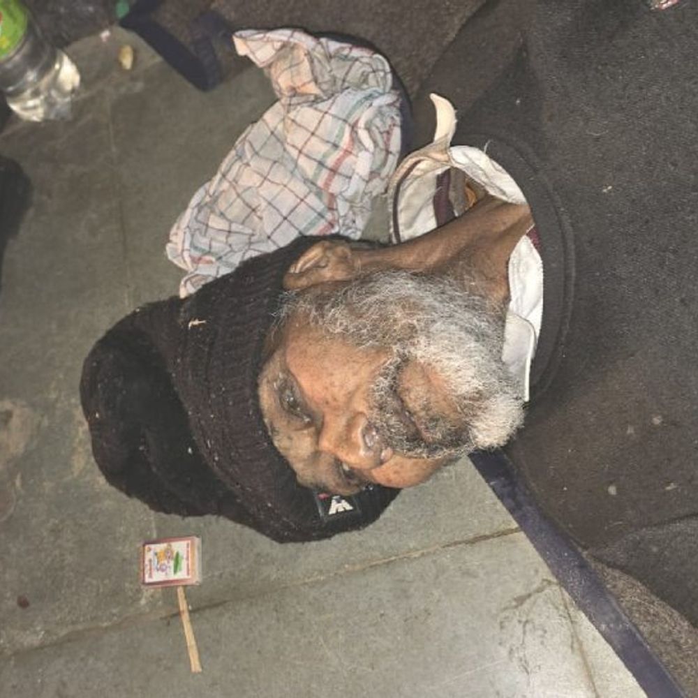 भावनपुर में सड़क किनारे रह रहे व्यक्ति की मौत:आप नेता अंकुश चौधरी ने उठाए सवाल, बोले- प्रशासन इस व्यक्ति की मौत का जिम्मेदार