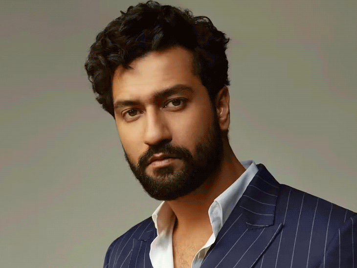 पिता बनने पर विक्की कौशल का मजेदार जवाब:इवेंट में बोले- एक्टिंग से ज्यादा डायपर बदलने में माहिर हो गया हूं, अवॉर्ड बेटे को किया डेडिकेट