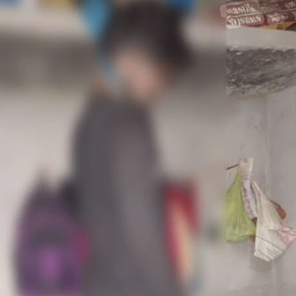 कानपुर में युवक ने फंदा लगाकर जान दी:घर में अकेला था, पड़ोसियों ने खिड़की से देखा शव