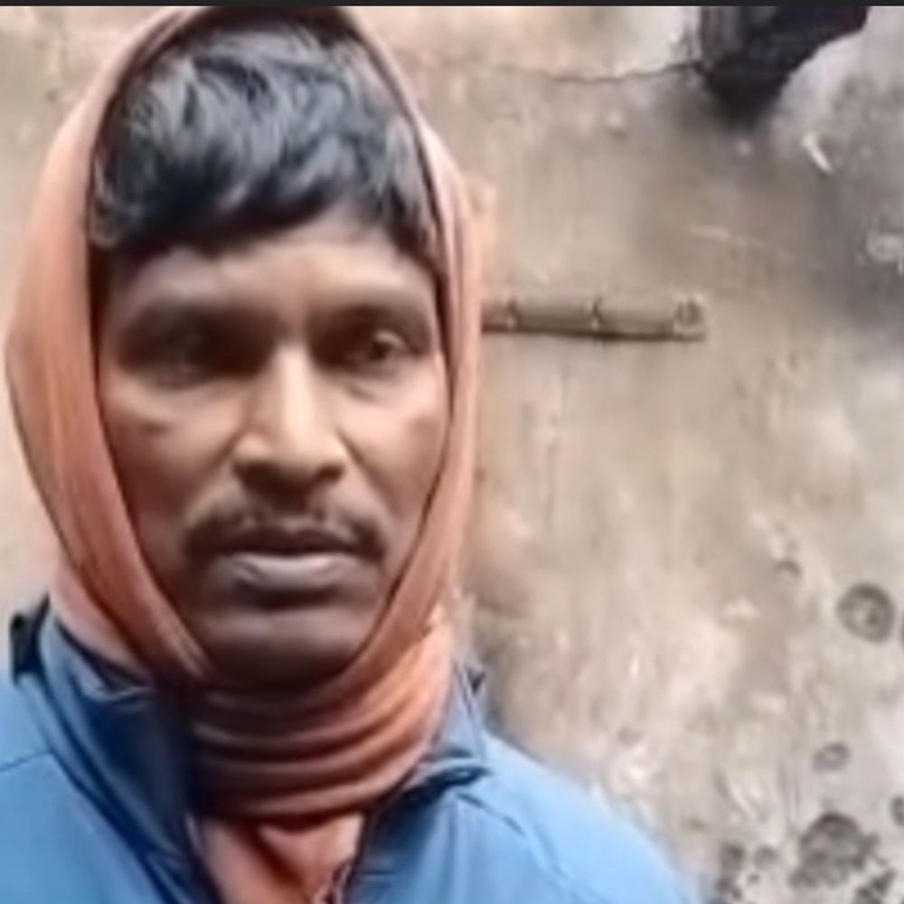 गोगरी जमालपुर में शॉर्ट सर्किट से घर में लगी आग:लाखों का सामान जलकर राख, पीड़ित परिवार ने प्रशासन से तत्काल मुआवजे की मांग की