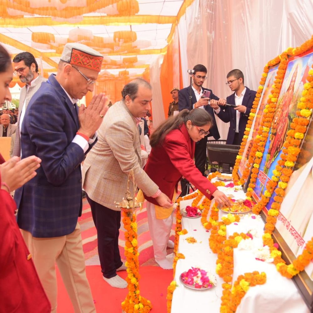 महामना मालवीय की जयंती मनाई गई:अर्जुनगंज के महामना शिक्षण संस्थान में विचार गोष्ठी आयोजित