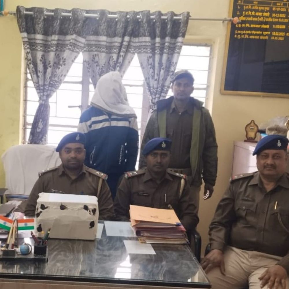 पलामू में 3.270 किलो गांजा बरामद, एक गिरफ्तार:  राशन दुकान की आड़ में चल रही थी तस्करी, गुप्त सूचना पर की गई कार्रवाई – Palamu News