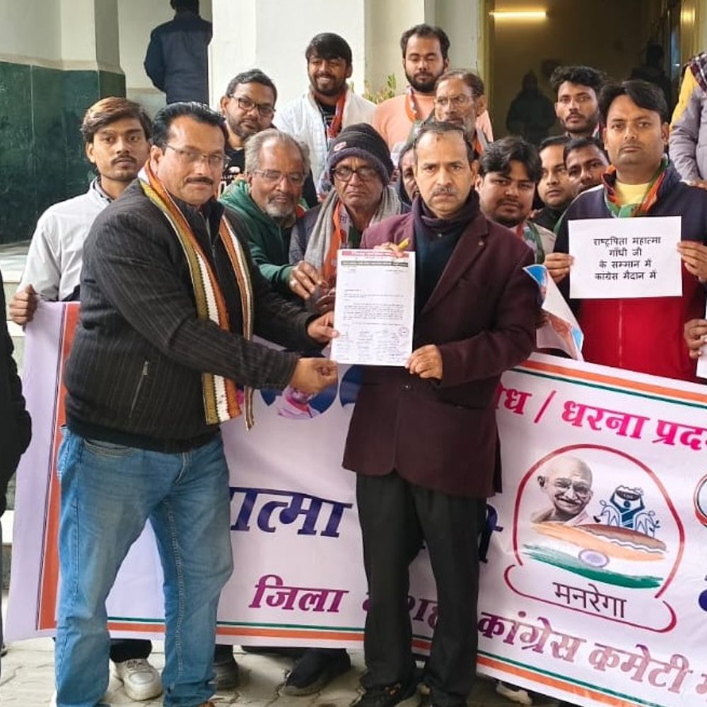 मैनपुरी में कांग्रेस का उग्र विरोध:कहा- मनरेगा से गांधी का नाम हटाना राष्ट्रपिता का अपमान, आंदोलन तेज करने की दी चेतावनी