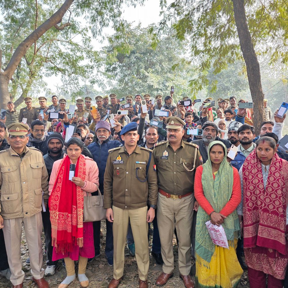 संभल पुलिस ने 30 लाख के 130 फोन बरामद किए:CEIR पोर्टल से मिले गुम हुए मोबाइल, मालिकों को लौटाए गए