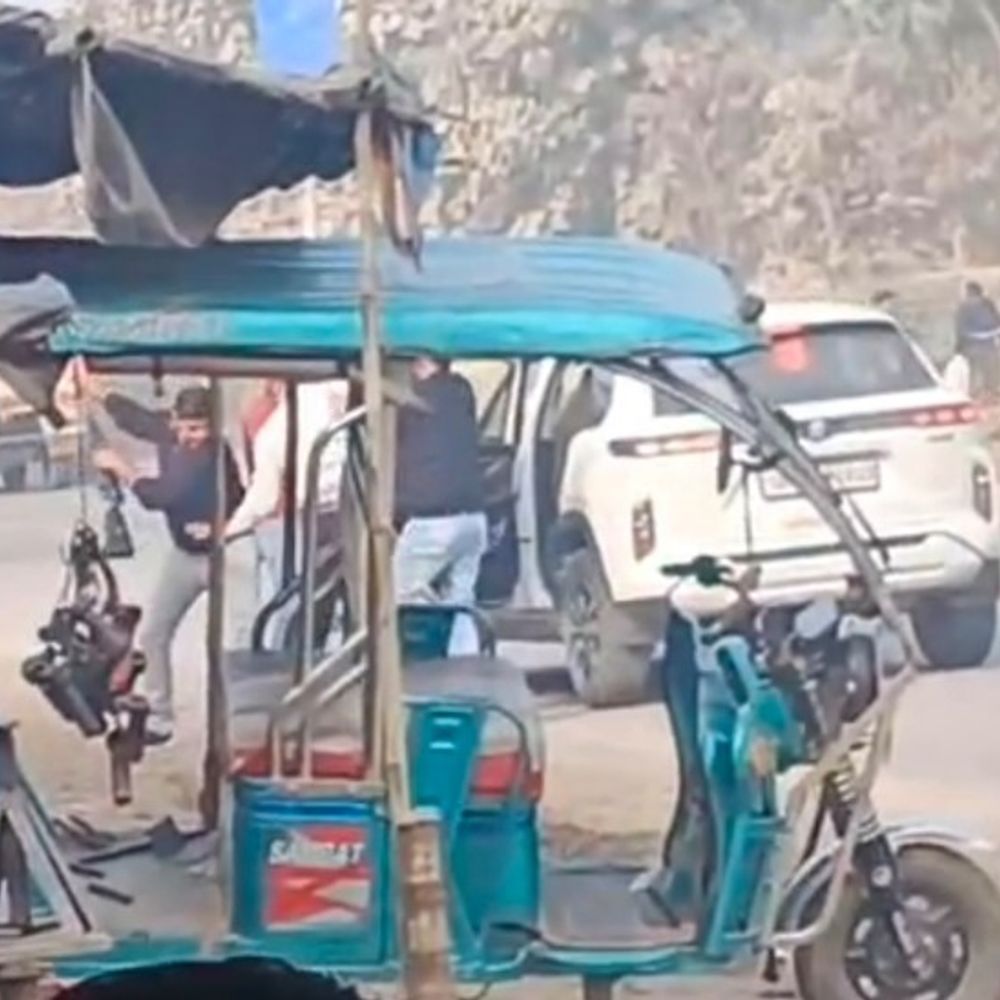 शाहजहांपुर में हिस्ट्रीशीटर पर हमला, VIDEO:दोनों पक्षों ने मारपीट और लूट का आरोप लगाया, पुलिस जांच में जुटी