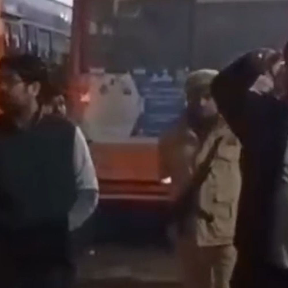 अंबेडकरनगर DM ने रैन बसेरों का निरीक्षण किया:शीतलहर में लापरवाही बर्दाश्त नहीं होगी, अधिकारियों को दिए निर्देश