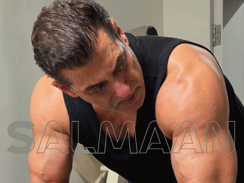 बर्थडे से पहले सलमान ने फ्लॉन्ट की टोन्ड बॉडी:फोटो शेयर कर लिखा- काश मैं 60 में ऐसा ही दिखूं, फैंस बोले-आप पुरानी शराब की तरह