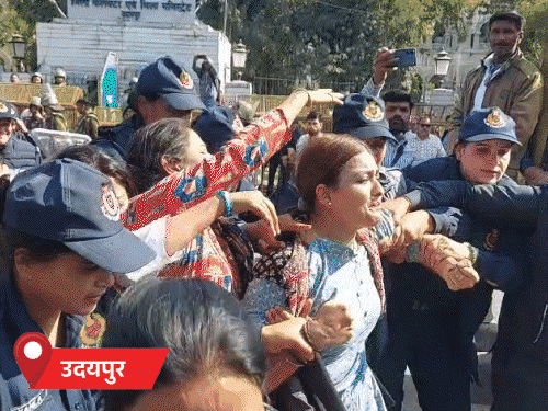 अरावली को लेकर भड़का आंदोलन, कई शहरों में पुलिस-प्रदर्शनकारी भिड़े:सीकर में हर्ष पर्वत पर चढ़े प्रदर्शनकारी, उदयपुर में गिरफ्तारी