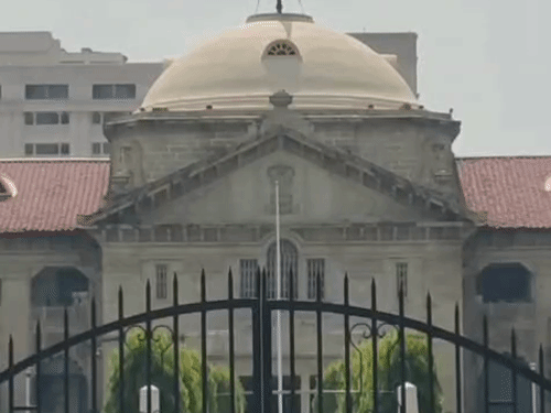 हाई कोर्ट ने सरकार से मांगा स्पष्टीकरण:पूछा- गैंगस्टर एक्ट में प्राविधान के बावजूद DM को शामिल क्यों नहीं किया जा रहा