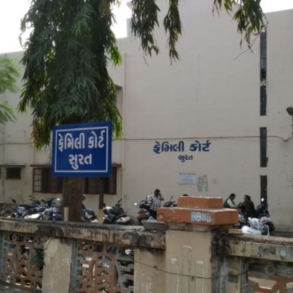 सूरत में 7 वर्षीय बच्ची का दीक्षा स्थगित:पति-पत्नी ने एक-दूसरे पर आरोप लगाए, हलफनामे में कहा-अब फैसला टाल रहे