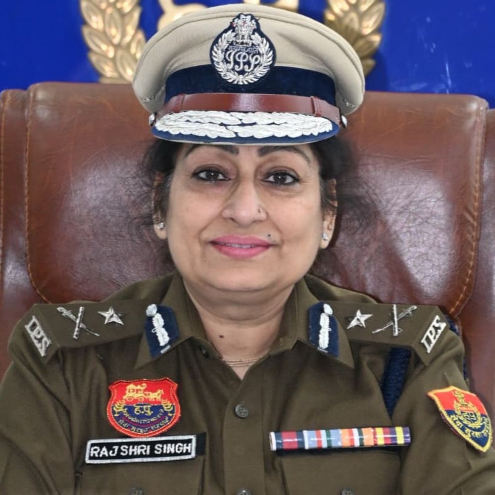 झज्जर कमिश्नर ने युवाओं से की अपील:  कोहरे के दौरान सड़क पर दौड़ लगाने, व्यायाम करने से करें परहेज – Jhajjar News