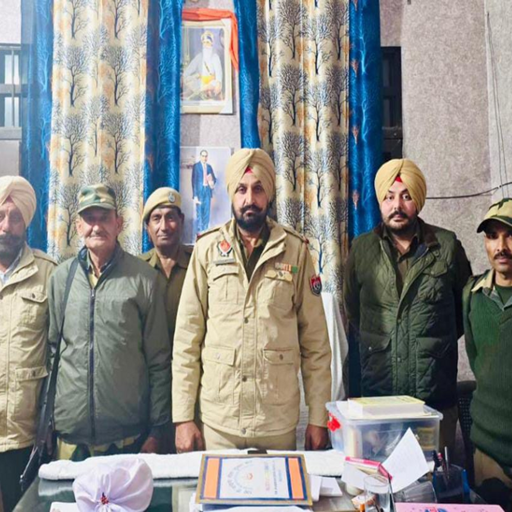 अमृतसर पुलिस और बीएसएफ की संयुक्त कार्रवाई:  लोपोके में 1 किलो से अधिक हेरोइन बरामद, नशा तस्करों पर शिकंजा – Amritsar News