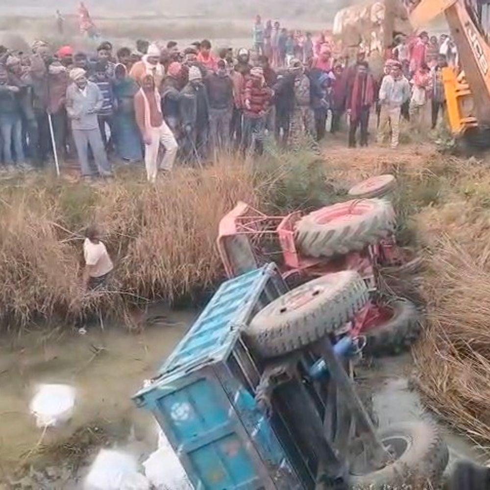 गोड्डा में धान लदा ट्रैक्टर पलटा, दो की मौत:  धमड़ी-बरारी मुख्य मार्ग पर हुआ हादसा, धान लेकर बाराहाट की ओर जा रहे थे दोनों – Godda News