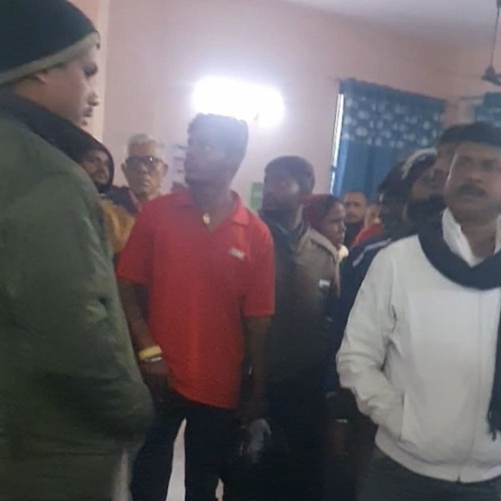 रामगढ़ में निजी अस्पताल में मरीज की मौत, हंगामा:  परिजनों ने डॉक्टरों पर लापरवाही का लगाया आरोप, हॉस्पिटल में की तोड़फोड़ – Ramgarh (Jharkhand) News