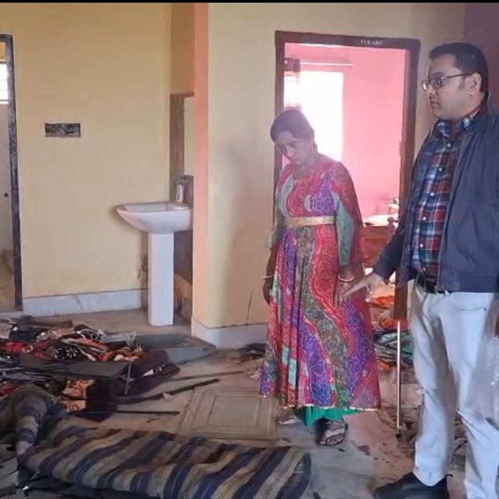 सिविल सर्जन के घर लाखों की चोरी:  पाकुड़ में तीन माह से बंद था घर, खिड़की तोड़कर घुसे चोर; बाथरूम का नल भी ले गए – Pakur News