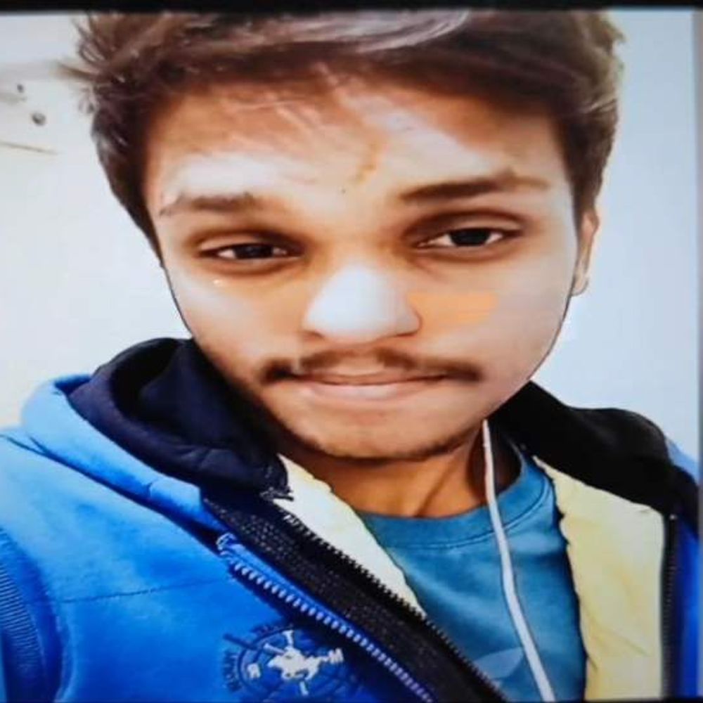 इंदौर में सीजिंग एजेंट की चाकू मारकर हत्या:सिगरेट पीते वक्त युवती पर कमेंट्स से विवाद; बॉयफ्रेंड ने समझौते के बहाने बुलाकर कई वार किए