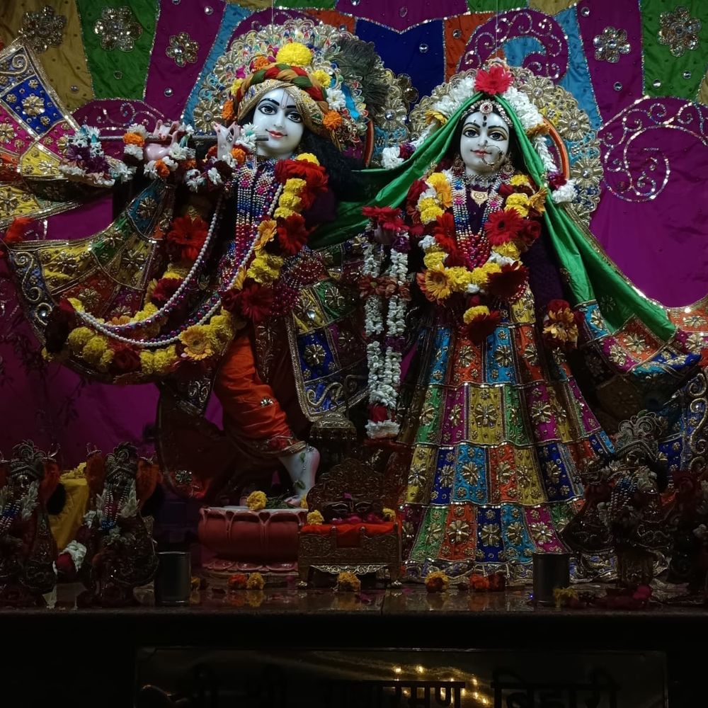 मंदिरों में भगवान को पहनाए गए गर्म वस्त्र:भीषण सर्दी से बचाने के लिए भक्तों ने किया विशेष शृंगार