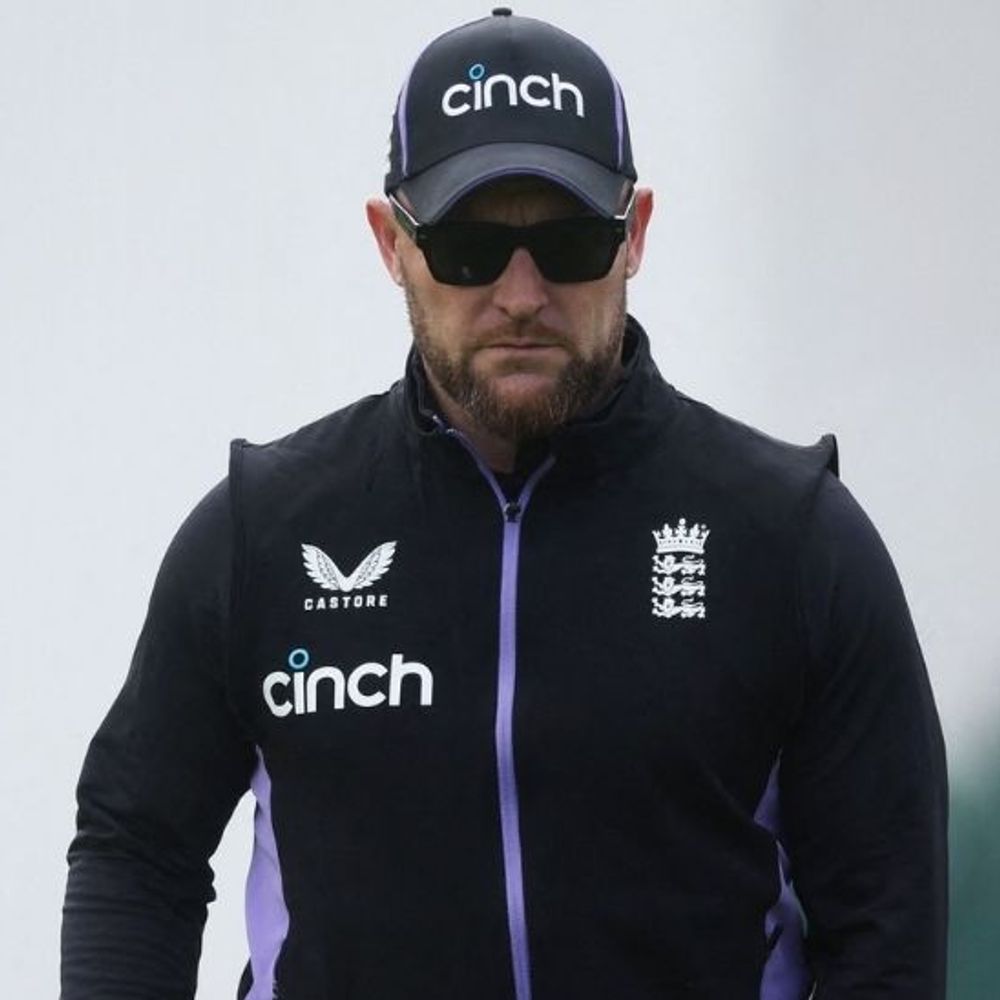 इंग्लिश कोच मैकुलम बोले- नहीं पता कोच रहूंगा या नहीं:एशेज हारे; ECB मैनेजर ने कहा- खिलाड़ियों के शराब पीने के दावे की जांच होगी