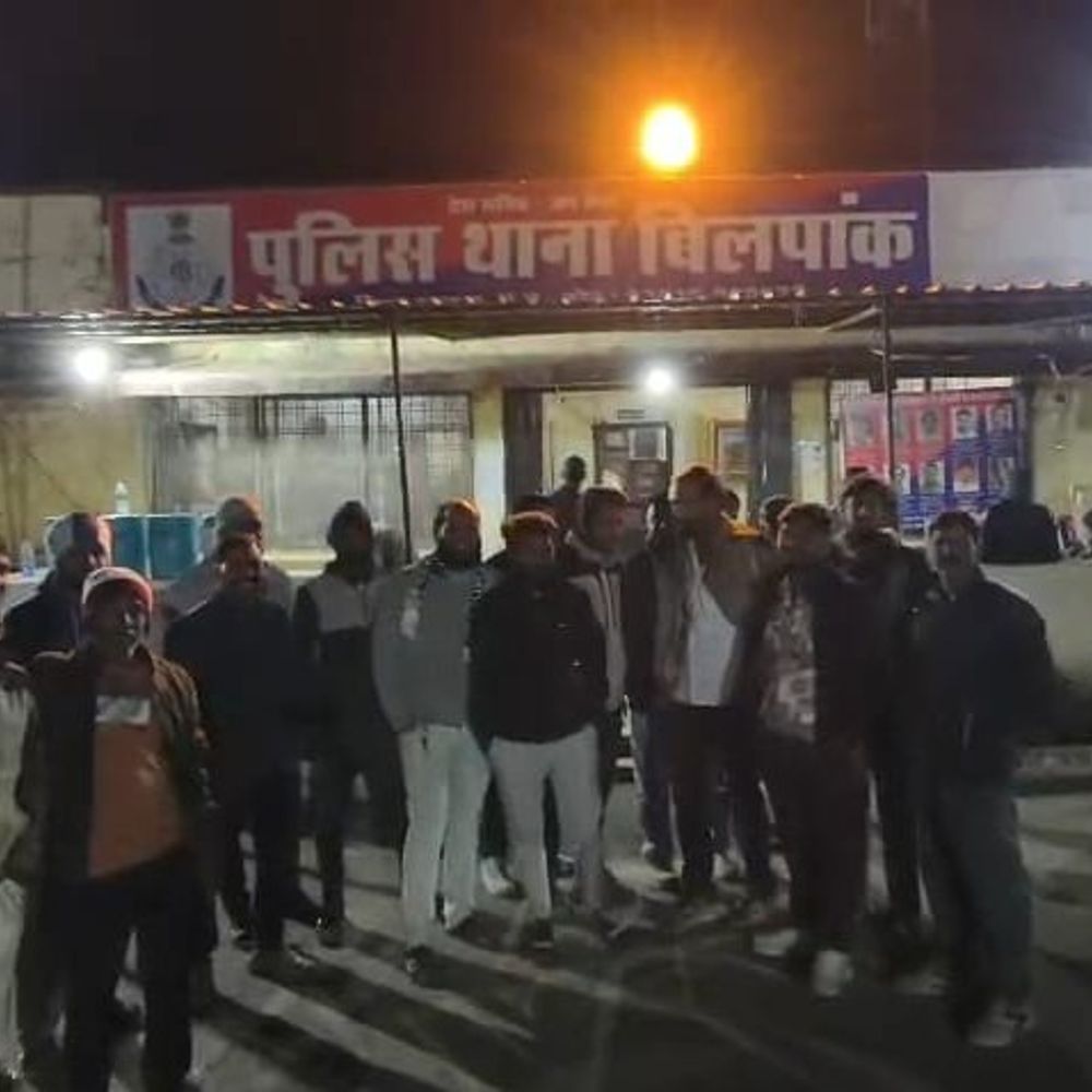 रतलाम में बहू पर लेजर लाइट डाली:विरोध करने पर जेठ को पीटा, दुकान में तोड़फोड़; 21 घंटे बाद लोगों के घेराव पर FIR