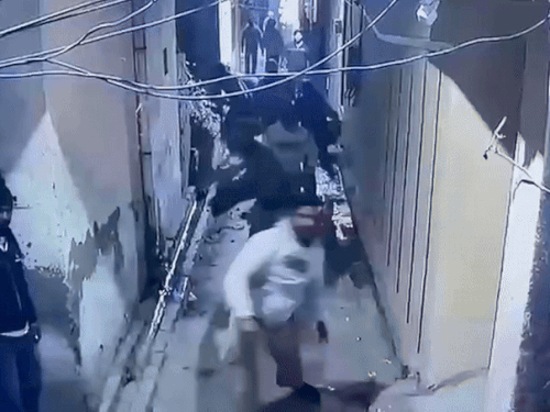 अमृतसर हल्का अटारी गांव में नशा बेचने वालों का हमला:  CCTV, वाहन और कीमती सामान को नुकसान पहुंचाया; पुलिस ने जांच जारी – Amritsar News