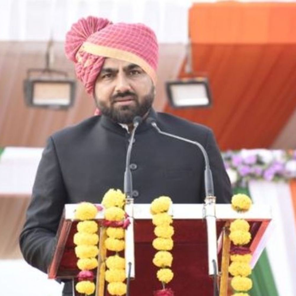 गुजरात के सुरेंद्रनगर कलेक्टर के खिलाफ FIR:1500 करोड़ की जमीन घोटाले का मामला, डिप्टी मामलतदार के घर से 67.50 लाख कैश मिले