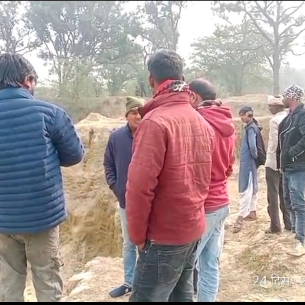 अवैध खनन में जमीन धंसी, दो की मौत:रायबरेली में तीन लोग दबे, एक घायल अस्पताल में भर्ती