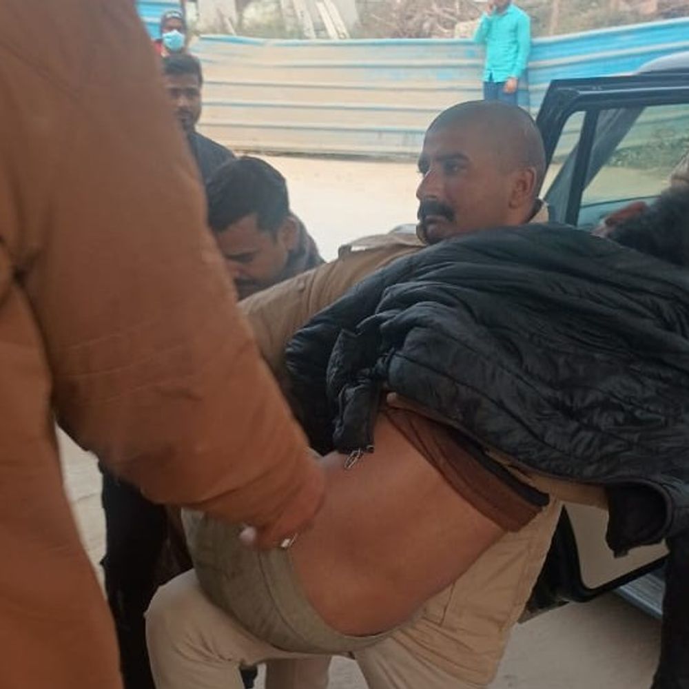 देवरिया में युवक ने फांसी लगाकर की आत्महत्या:पारिवारिक कलह बनी वजह, पुलिस के बचाव के प्रयास विफल