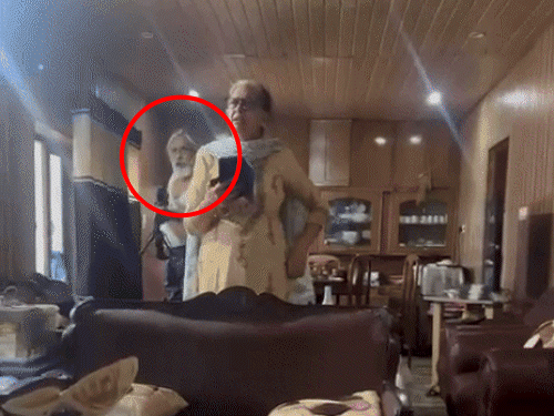 उधार के ₹5 लाख मांगने पर दोस्त को मारी गोली:दम है तो मार कहते ही राइफल से फायरिंग की, अमृतसर से बटाला गया था