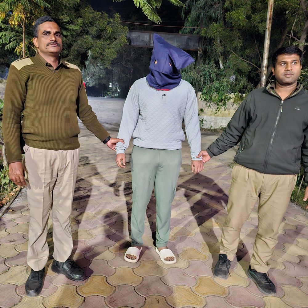 इंडिगो एयरलाइन में नौकरी के नाम पर 8 लाख ठगे:फर्जी ट्रेनिंग और नियुक्ति पत्र दिए, मंदसौर पुलिस ने दिल्ली से आरोपी को पकड़ा