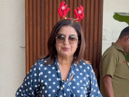 जोया अख्तर की क्रिसमस पार्टी में लगा सितारों का मेला:करण जौहर, खुशी कपूर, वेदांत रैना, फराह खान जैसी कई सेलिब्रिटीज ने शिरकत की