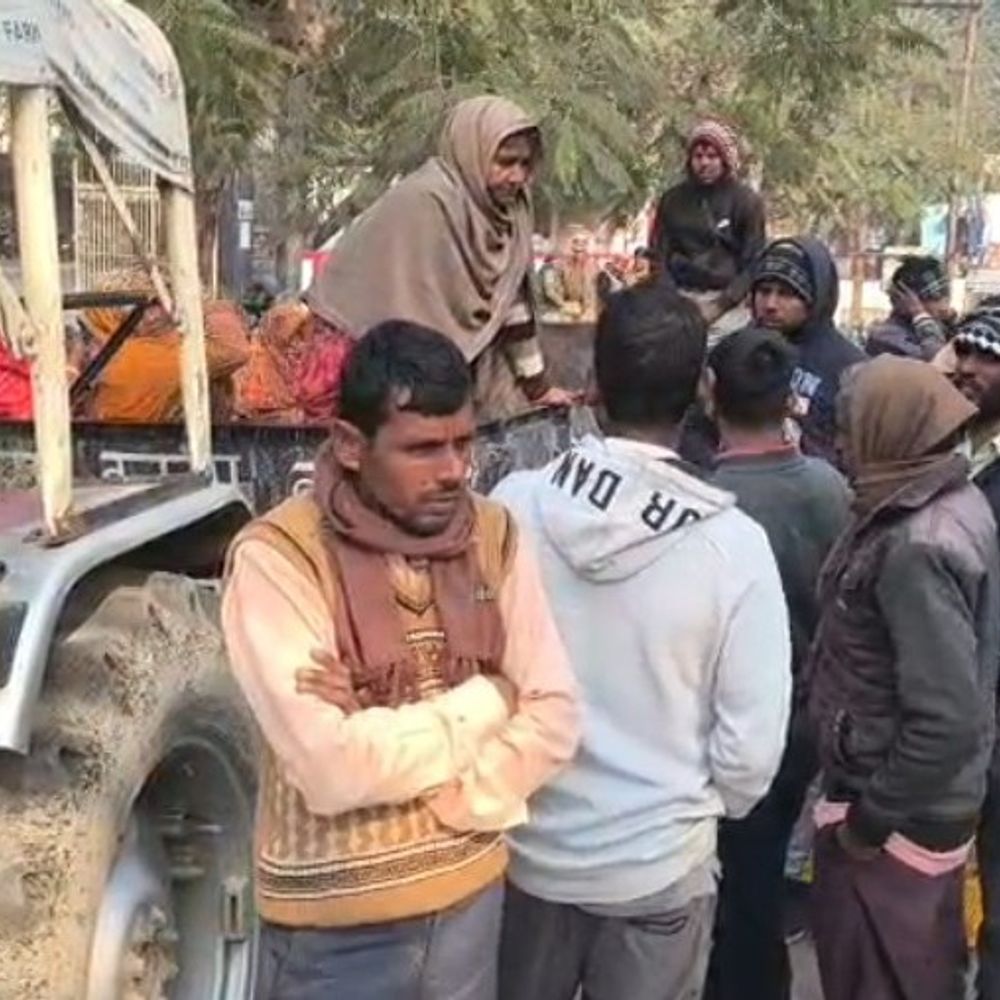 एटा में किशोर की पिटाई का आरोप:महिला को आपत्तिजनक स्थिति में देखने पर परिजनों ने पीटा, एक गिरफ्तार