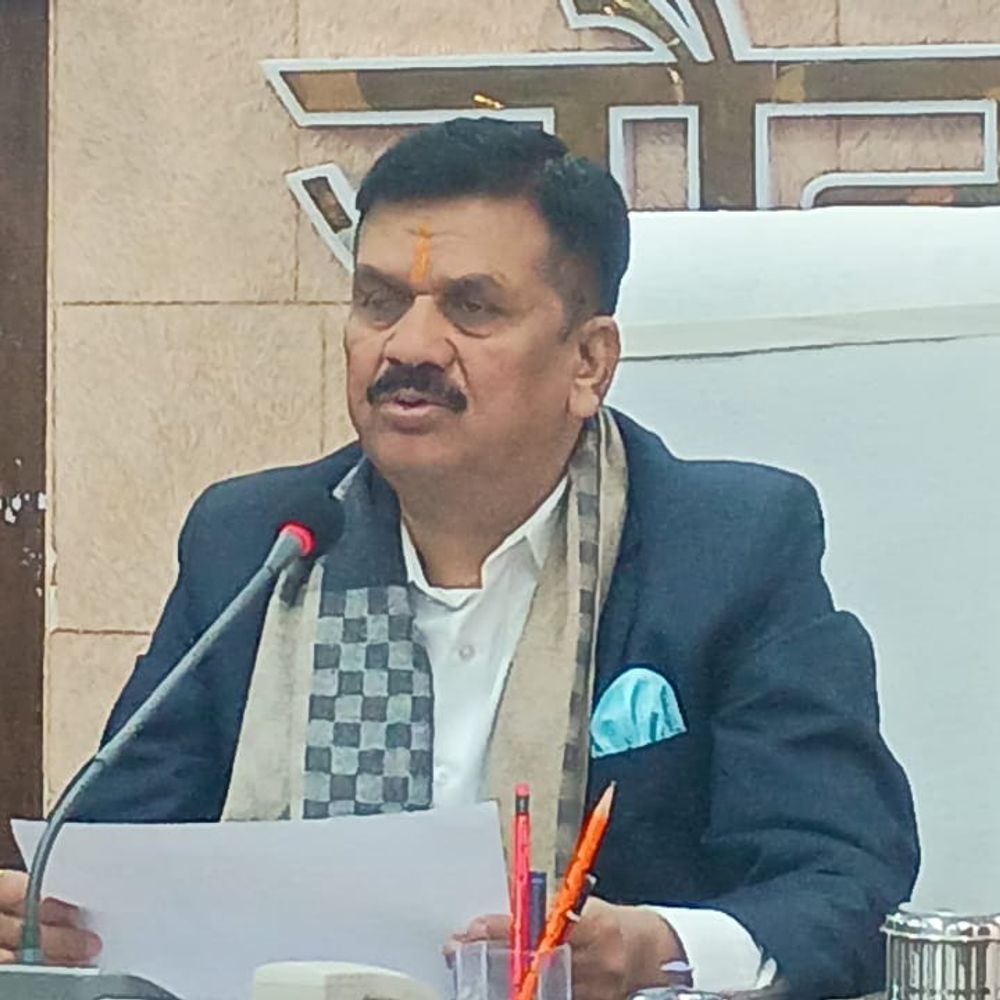 जौनपुर में भीषण ठंड, 26 दिसंबर को स्कूल बंद:कक्षा 1 से इंटरमीडिएट तक के छात्रों के लिए आदेश जारी