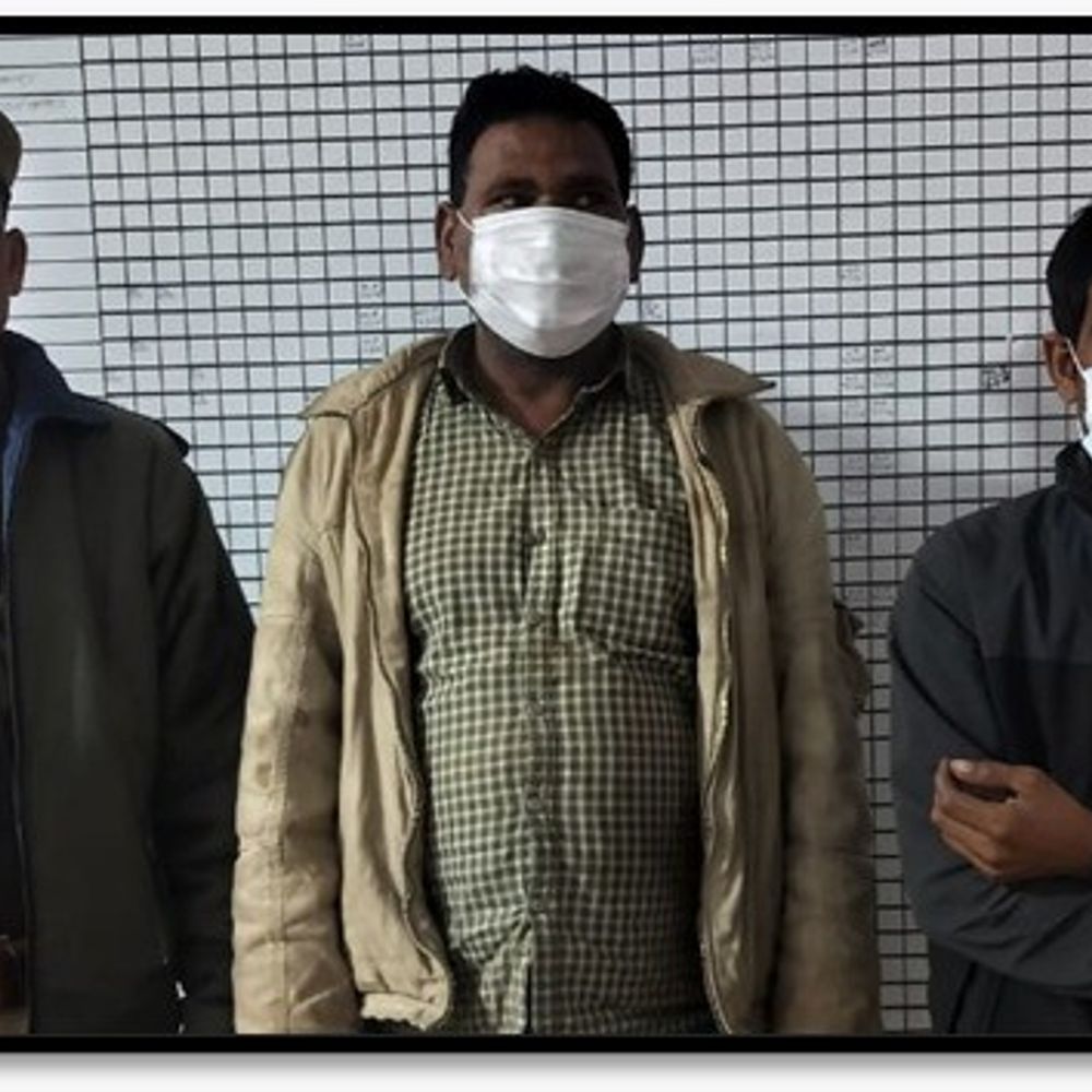 बागपत पुलिस ने ट्रांसफार्मर चोरी करते दो अभियुक्त पकड़े:कोतवाली पुलिस की कार्रवाई, औजार भी बरामद