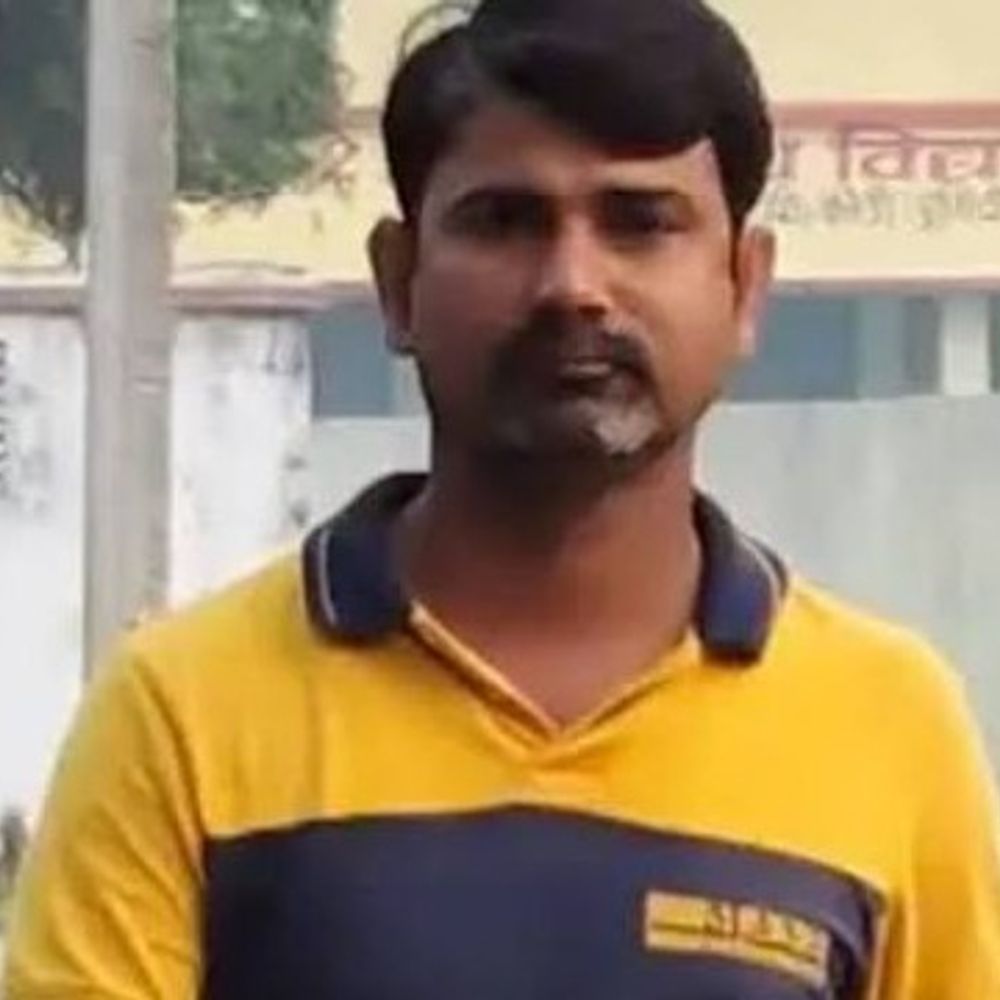 पूर्णिया में वांटेड उप-मुखिया को एसआई को धमकाना भारी पड़ा:गिरफ्तारी के लिए दबिश तेज, पिछले दिनों फेसबुक लाइव आकर हथियार डील की बात कबूल की थी