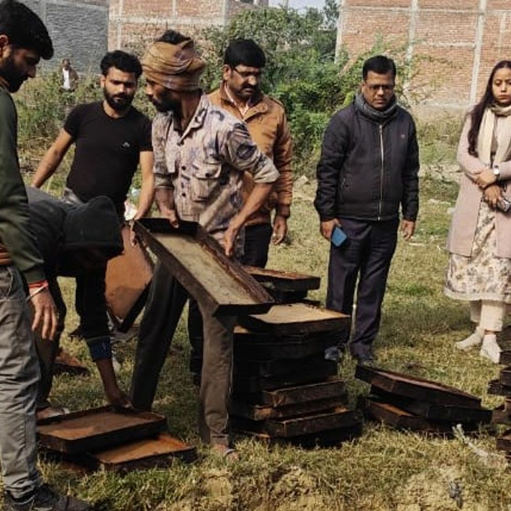 उन्नाव में बेकरियों पर चला विशेष अभियान:क्रिसमस-नववर्ष को लेकर 12 खाद्य नमूने जांच को भेजे