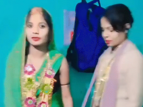 सुपौल में 2 लड़कियों ने मंदिर में की शादी:गैस चूल्हे से लिए सात फेरे, बोलीं- लड़कों में इंट्रेस्ट नहीं; इंस्टाग्राम से हुई मुलाकात