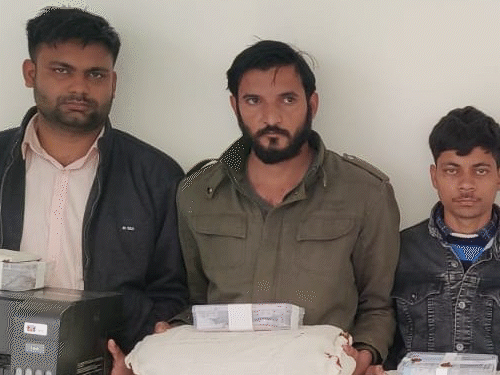 यूपी की बड़ी खबरें:लखनऊ में फर्जी ID से आयुष्मान कार्ड बनाने वाले 7 गिरफ्तार, 2000 से ज्यादा अपात्रों को फायदा दिलाया