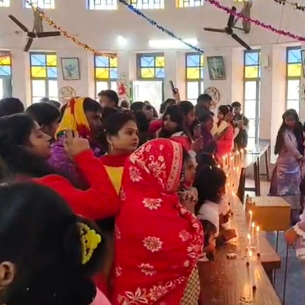 शेखपुरा में क्रिसमस डे पर गिरिजाघरों में उमड़ी भीड़:हिंदू समुदाय भी शामिल, विशेष पूजा अर्चना हुई; सुरक्षा के लिए पुलिस तैनात