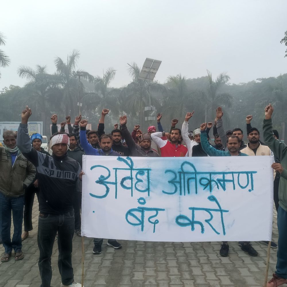 कल्याणपुर रोड पर कॉटन कारखानों से जनजीवन बेहाल:भारी वाहनों से जाम, अतिक्रमण; ग्रामीणों ने डीएम को सौंपा ज्ञापन