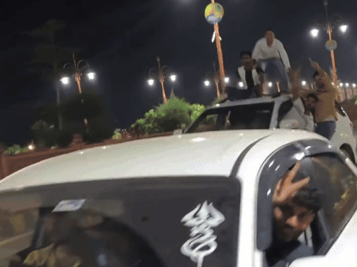 अतीक की वॉइस रिकॉर्डिंग लगाकर रील बनाने वाले गिरफ्तार:प्रयागराज में चार युवकों को पुलिस ने पकड़ा, रील बनाने में इस्तेमाल दो कारें सीज