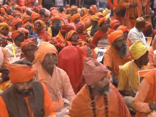 कोलकाता में हिंदू संगठनों की बांग्लादेश डिप्टी हाई-कमीशन तक रैली:सुवेंदु अधिकारी साधु-संतों के साथ शामिल हुए; बांग्लादेश में हिंदू युवकों की हत्या का विरोध