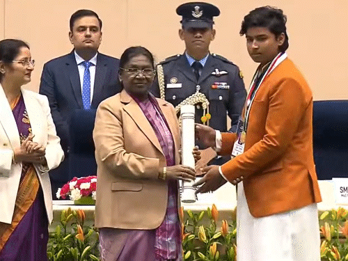 बिहार के वैभव सूर्यवंशी को राष्ट्रपति ने दिया बाल पुरस्कार:द्रौपदी मुर्मू बोलीं- ये तो शुरूआत है, आपको बाकी बच्चे फॉलो करेंगे; PM से भी मिलेंगे वैभव