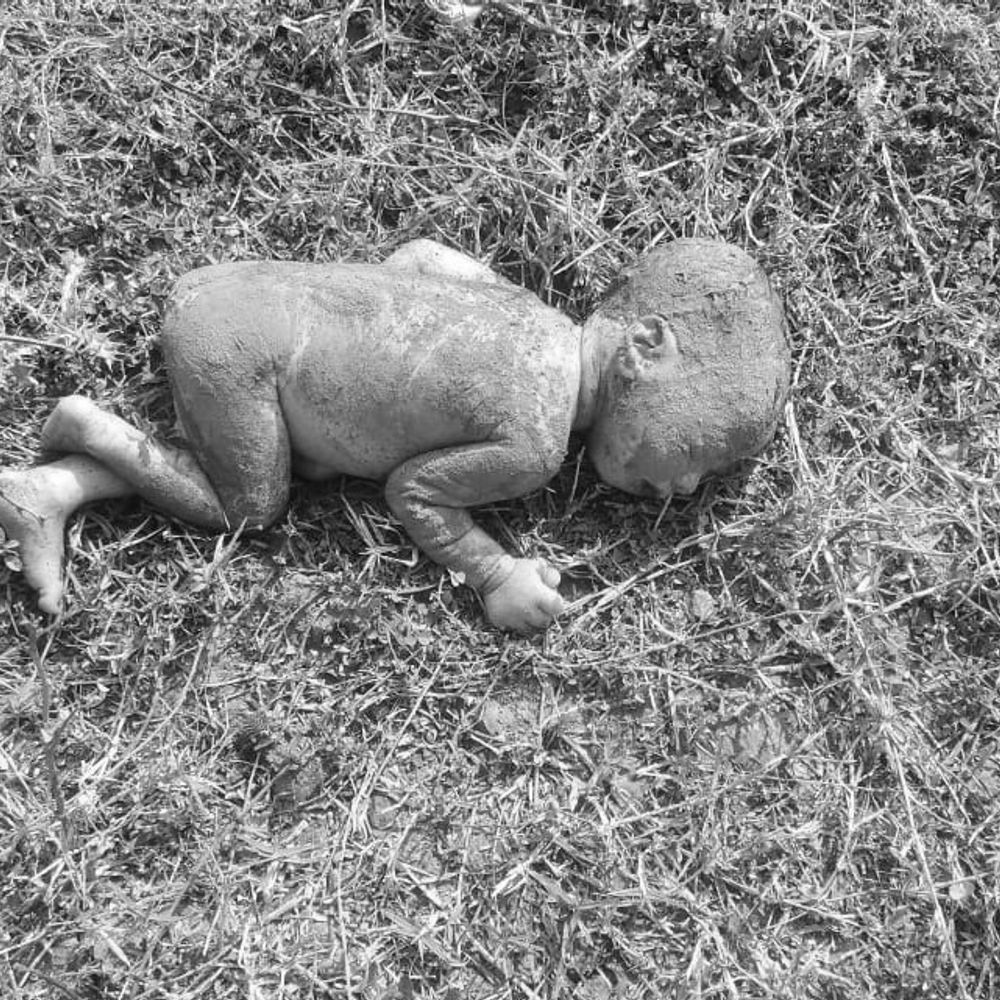 हनुमना में खेत में मिला नवजात का शव:पुलिस के अनुसार शव दो दिन पुराना; ठंड से मौत की आशंका