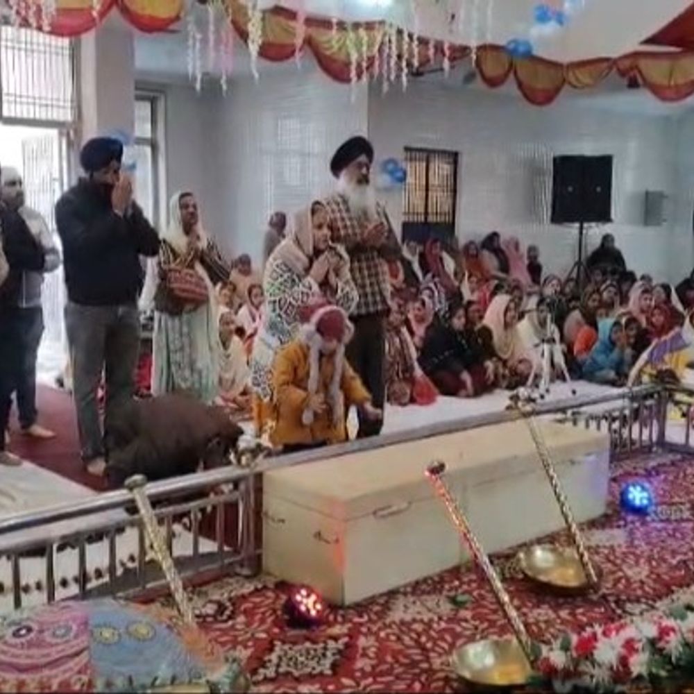 आगरा में मनाई गई गुरु गोविंद सिंह जी की जयंती:गुरुद्वारों में सजे कीर्तन दरबार, साहिबजादों का शहीदी दिवस भी मनाया गया