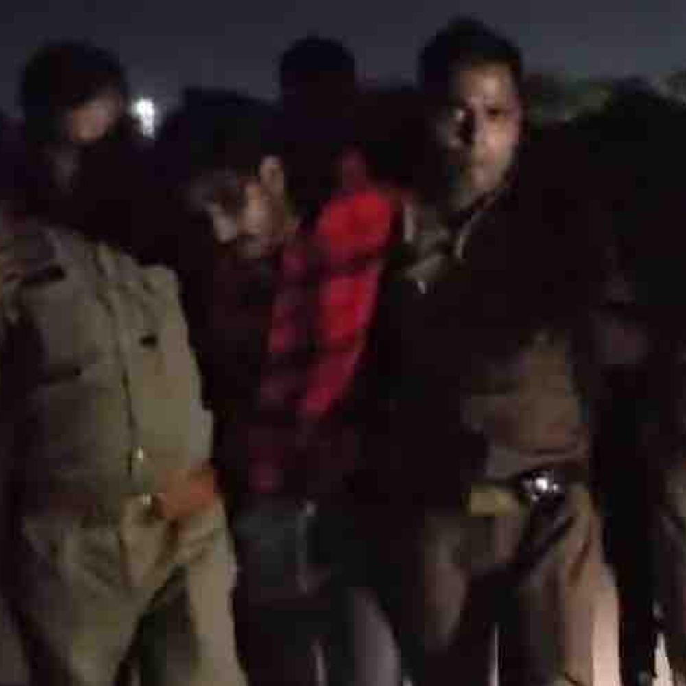 जिलाबदर अपराधी घर पर मिला:कानपुर पुलिस ने गुंडा एक्ट में भेजा जेल