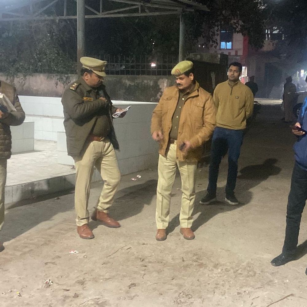 उन्नाव में हेड कांस्टेबल की सड़क हादसे में मौत:तेज रफ्तार वाहन ने मारी बाइक में टक्कर, ड्यूटी खत्म कर लौट रहे थे