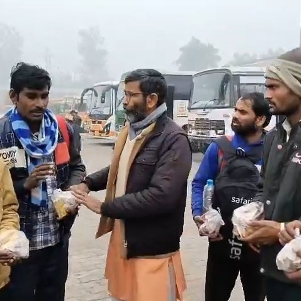 किर्गिस्तान से पीलीभीत के 9 युवक वतन लौटे:ठगी और उत्पीड़न के शिकार, सरकार के प्रयासों से हुई वापसी